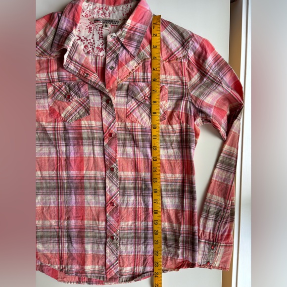 CUMBERLAND OUTFITTERS Pink Plaid Western Shirt with Jewelled Snaps Size Medium - Picture 10 of 11